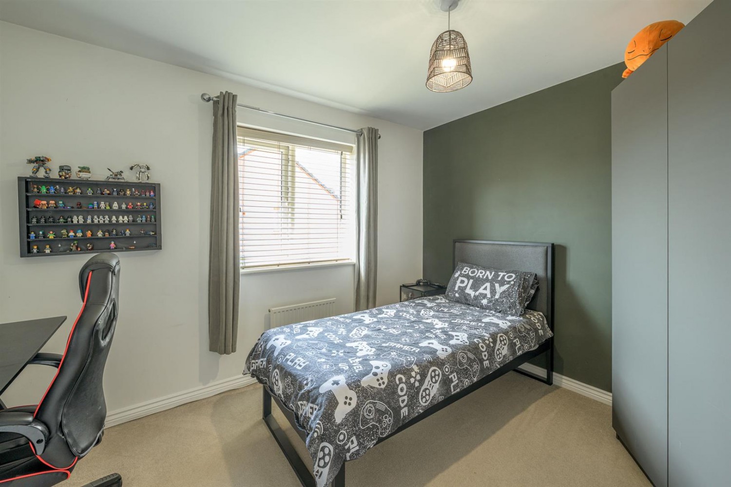 Pullman Drive, Kingswinford, DY6 7BE