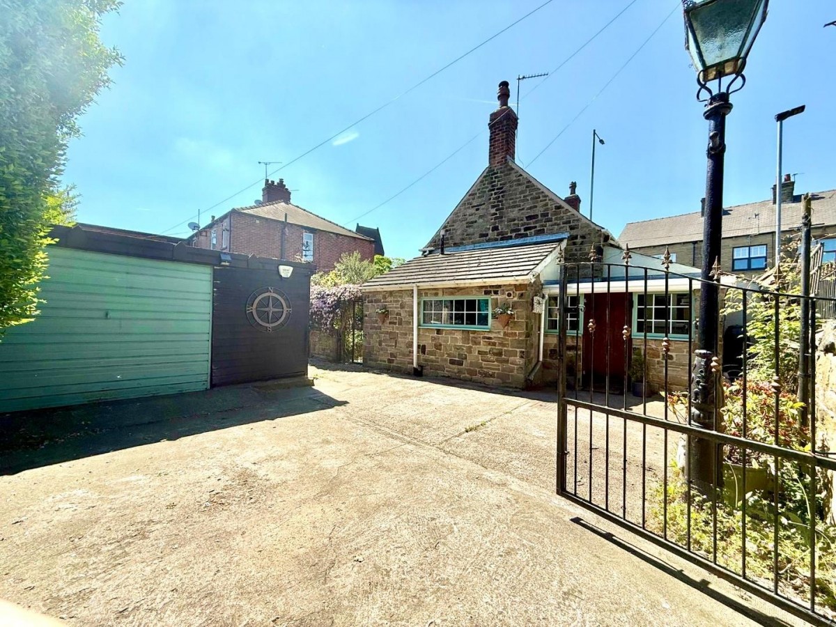 Royston Lane, Barnsley, S71 3EW