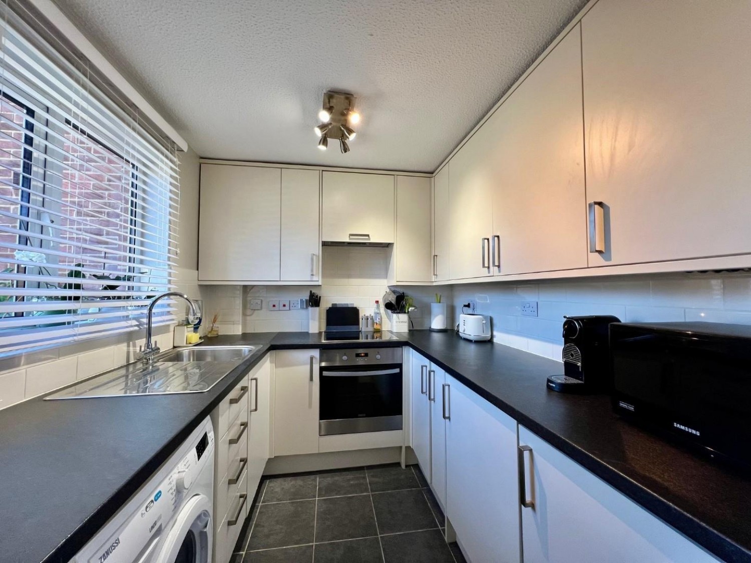 Jubilee Close, Cam
