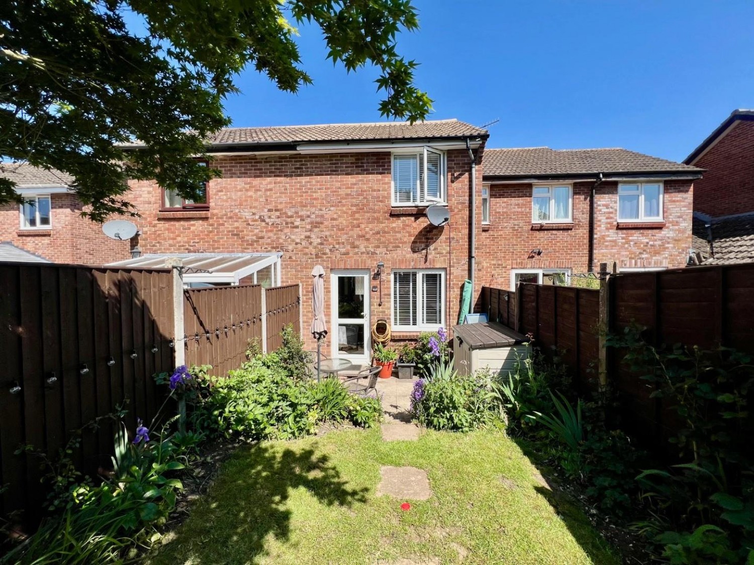 Jubilee Close, Cam