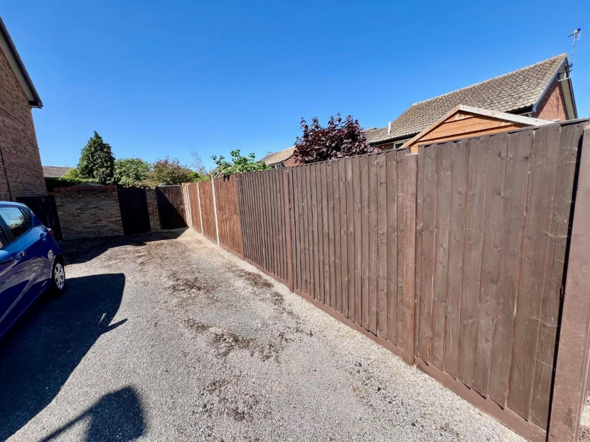 Jubilee Close, Cam