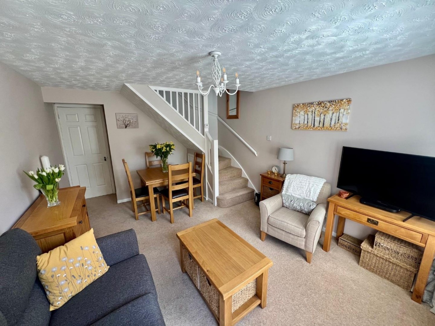 Jubilee Close, Cam