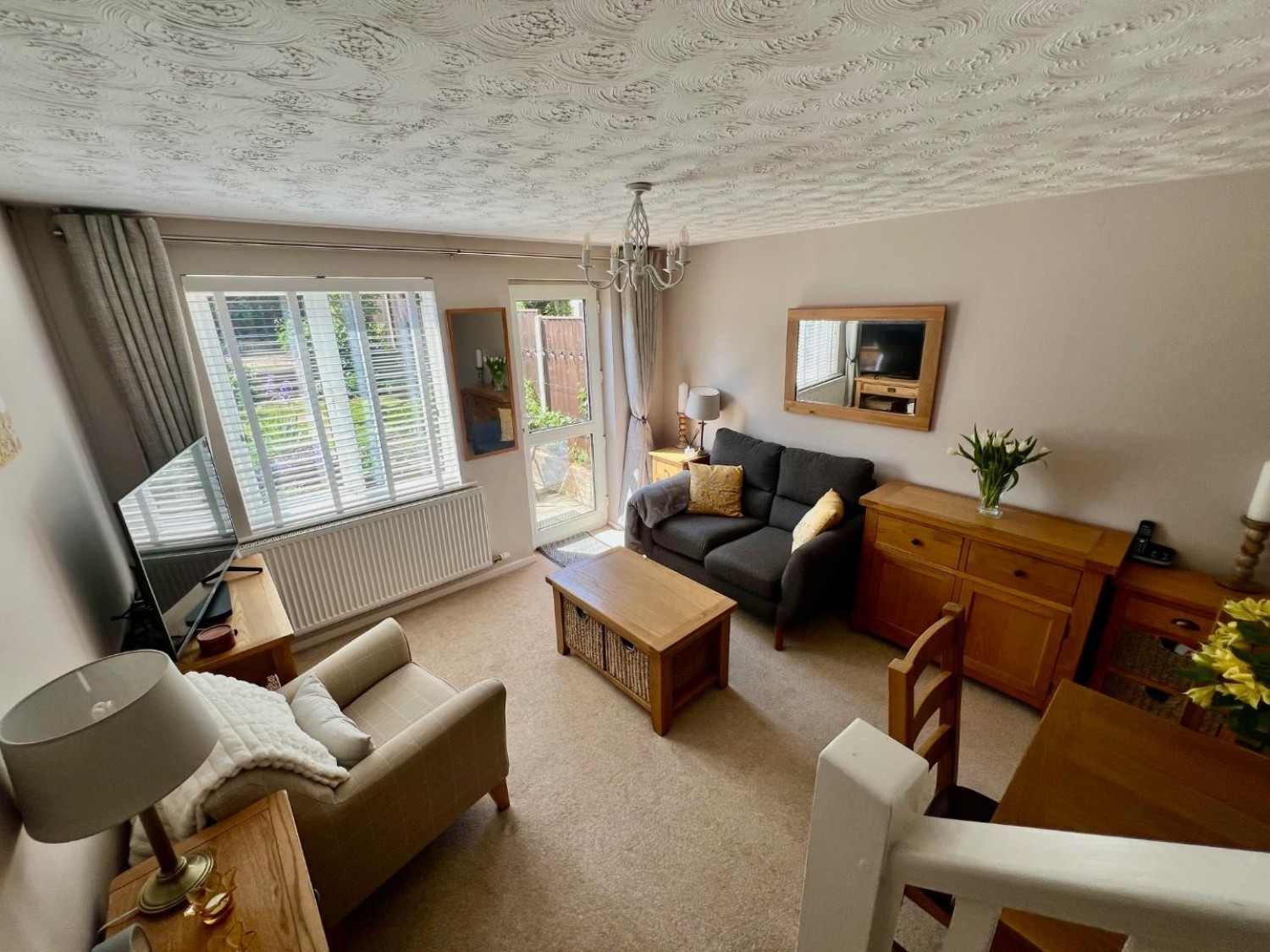 Jubilee Close, Cam