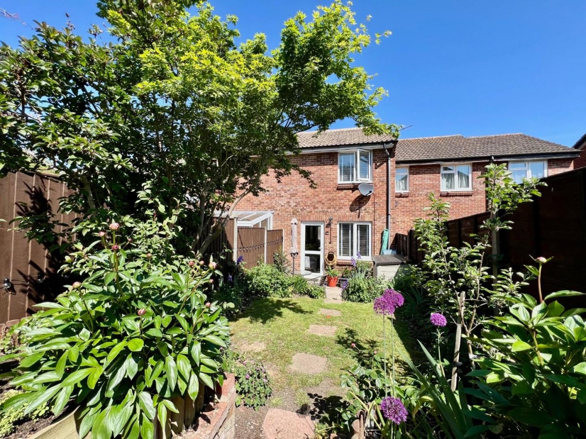 Jubilee Close, Cam