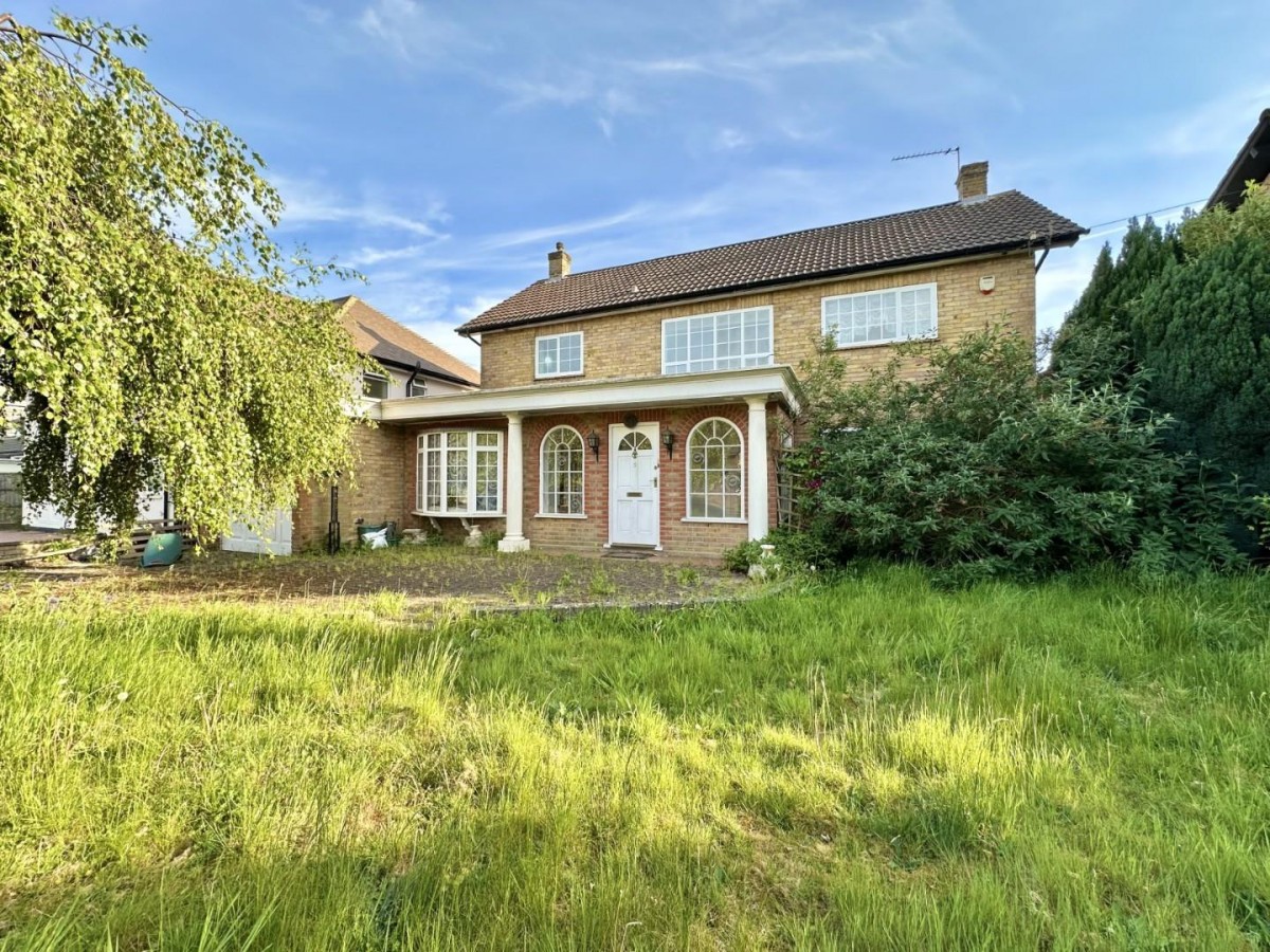Woodstock Drive, Ickenham, UB10 8EQ