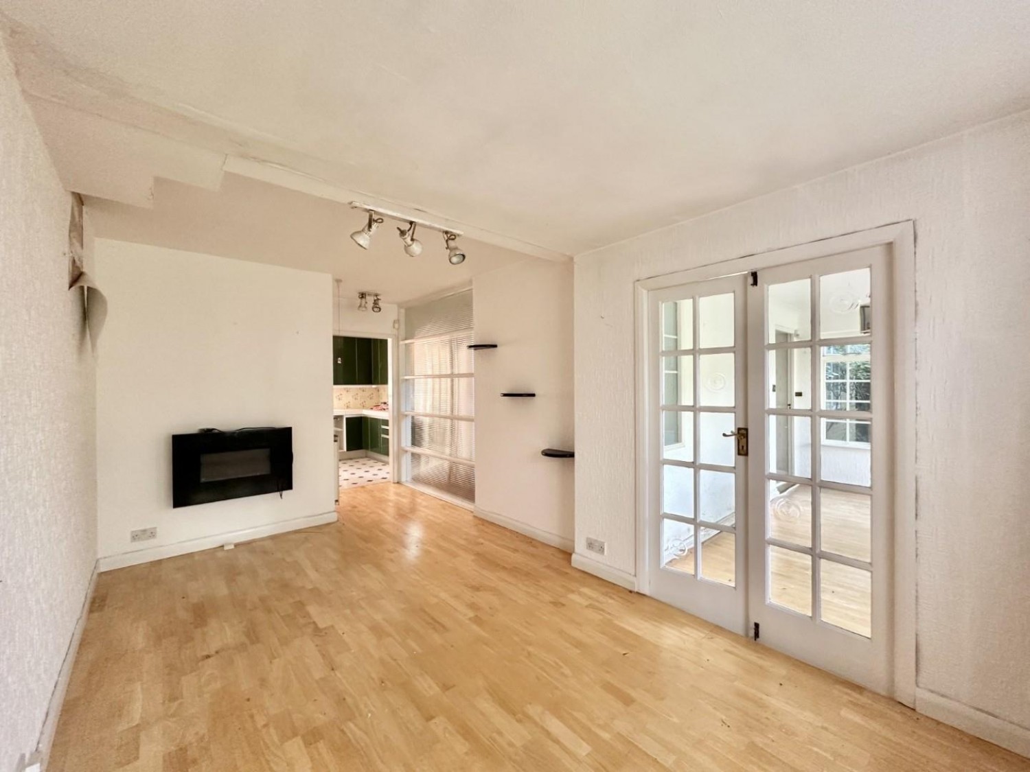 Woodstock Drive, Ickenham, UB10 8EQ