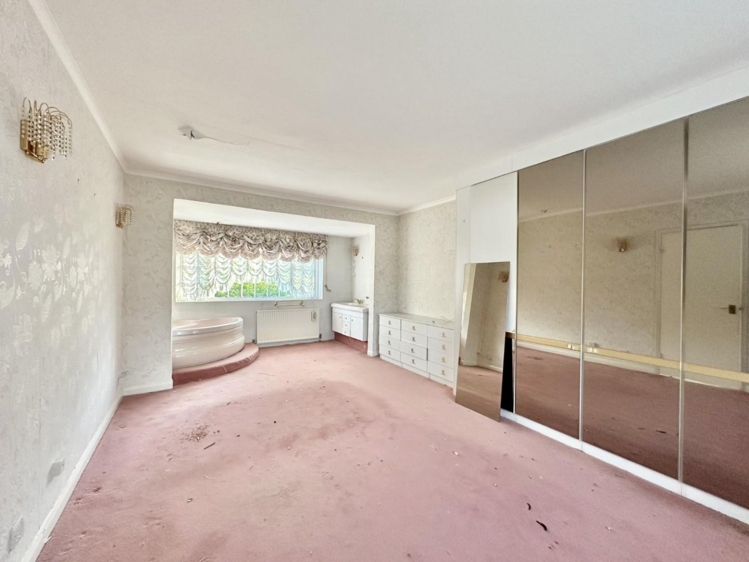Woodstock Drive, Ickenham, UB10 8EQ