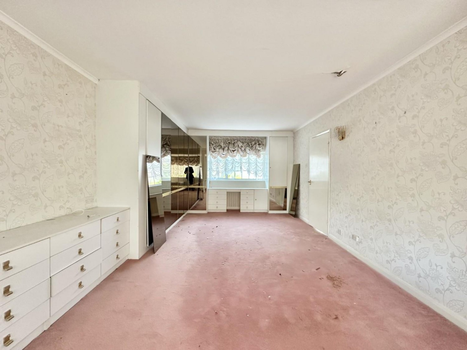 Woodstock Drive, Ickenham, UB10 8EQ