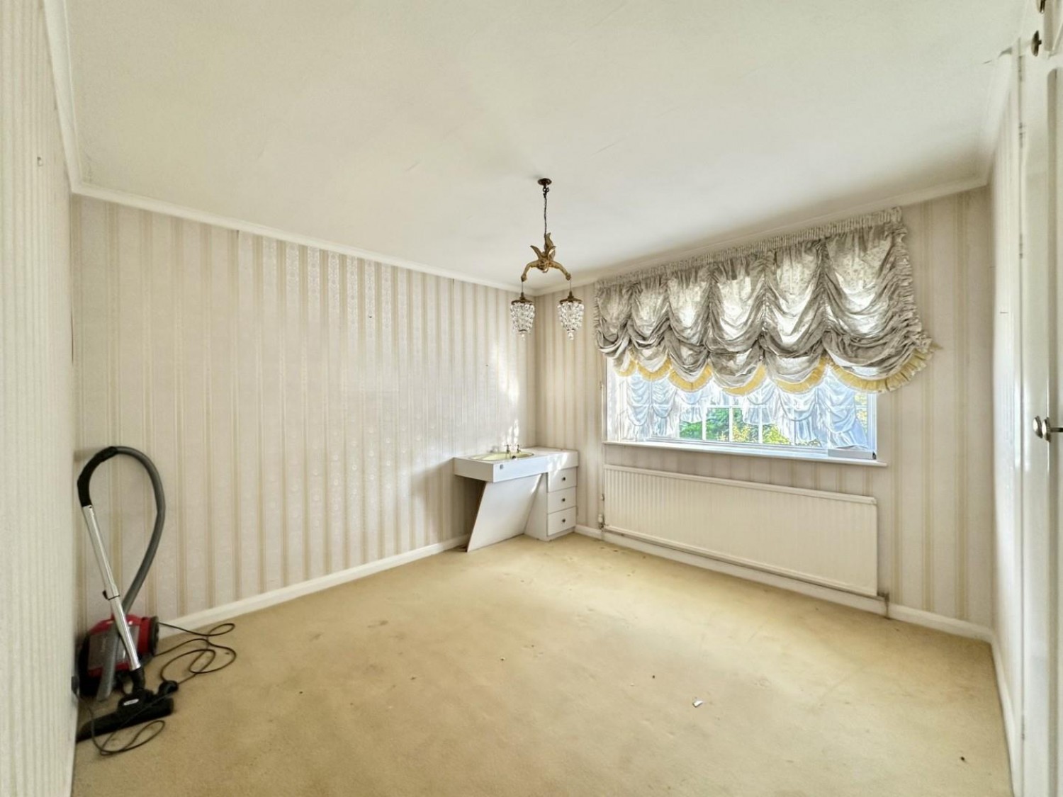 Woodstock Drive, Ickenham, UB10 8EQ