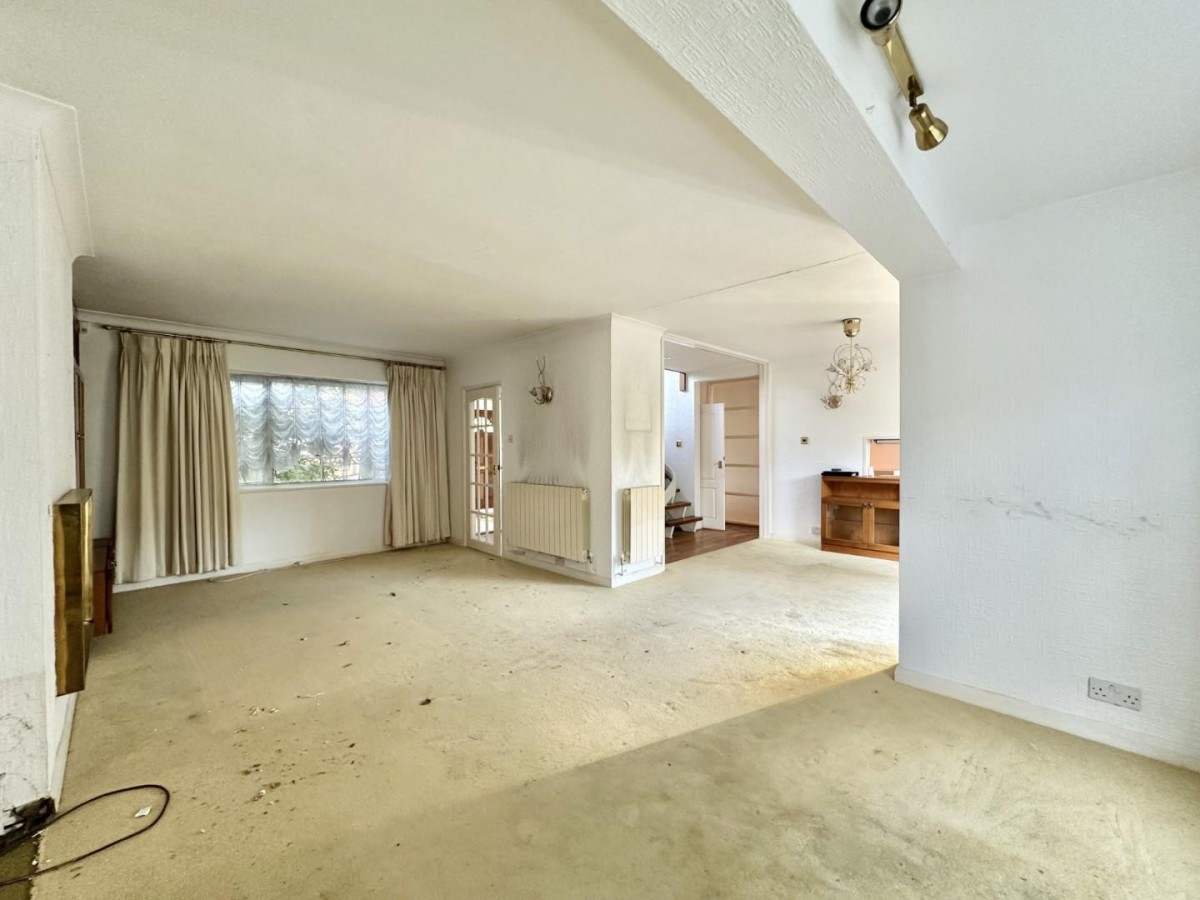 Woodstock Drive, Ickenham, UB10 8EQ
