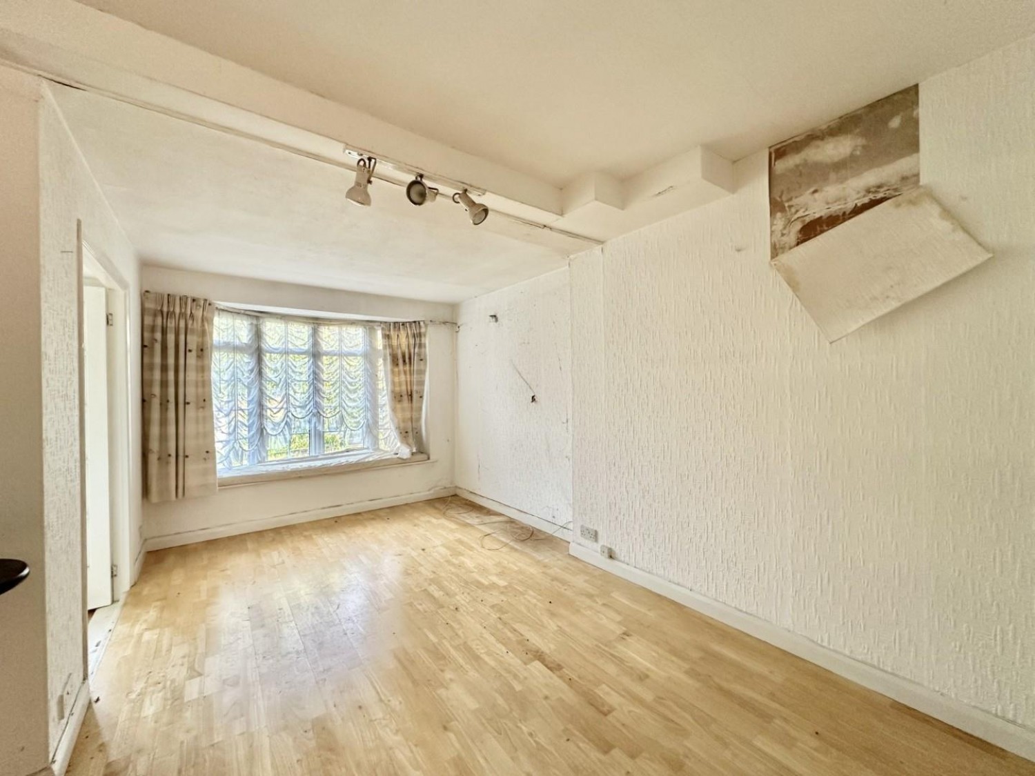 Woodstock Drive, Ickenham, UB10 8EQ
