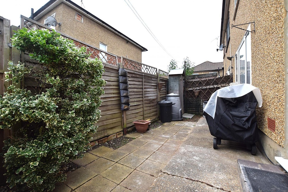 Park Lane, Chadwell Heath, RM6