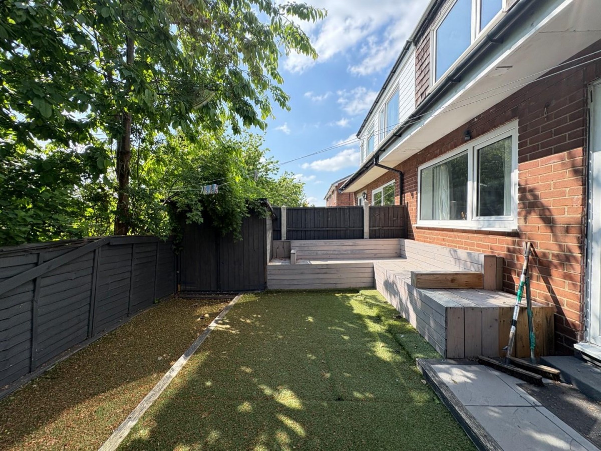 Wayne Close, Batley