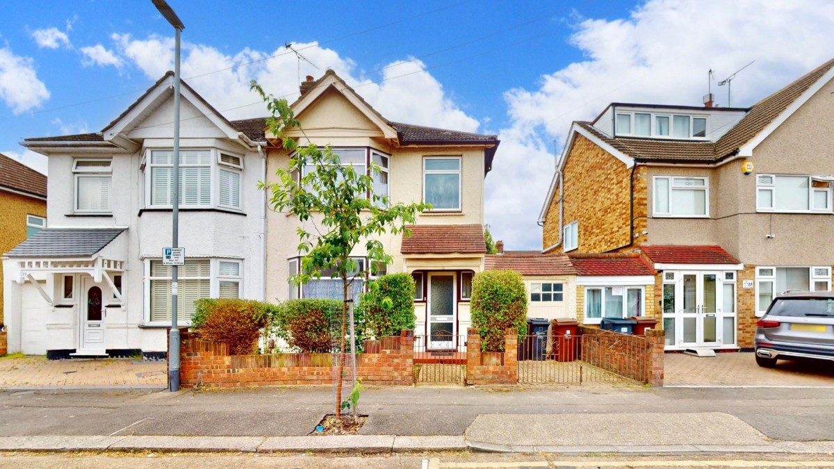 Alexandra Road, Chadwell Heath, RM6