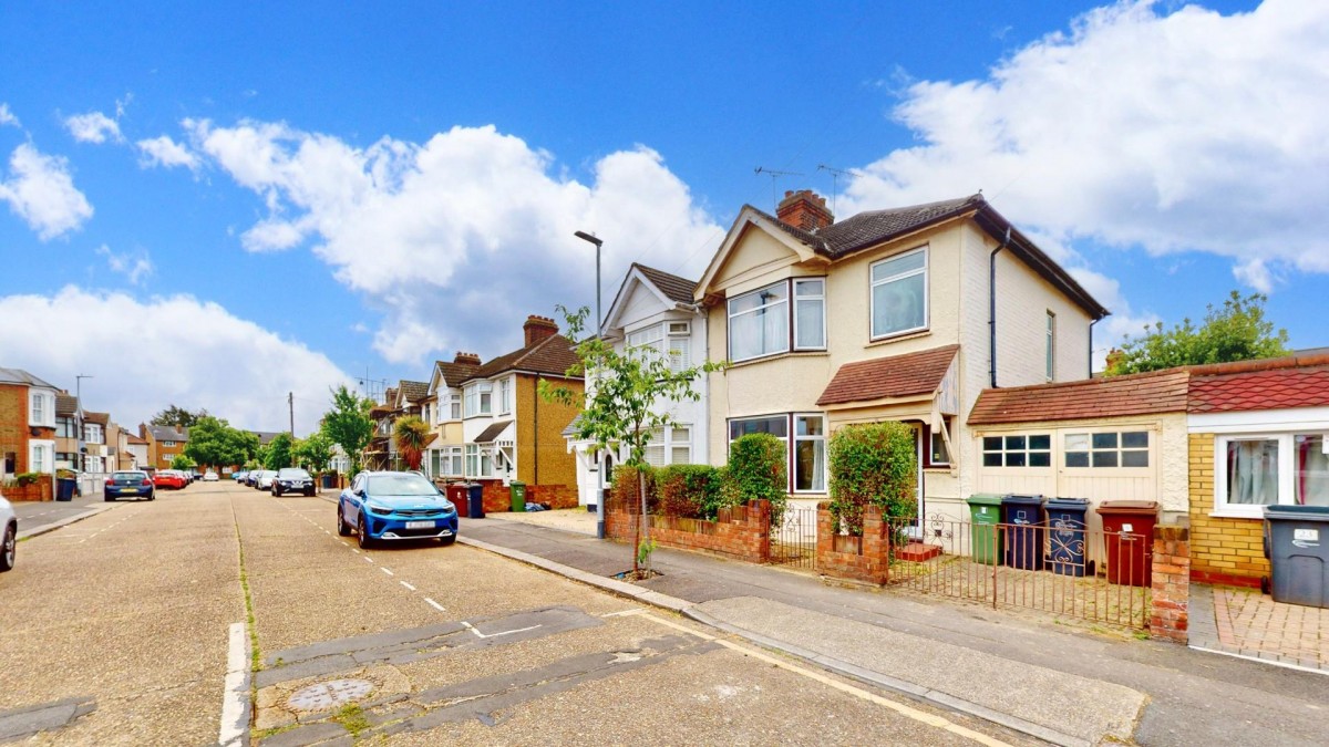 Alexandra Road, Chadwell Heath, RM6