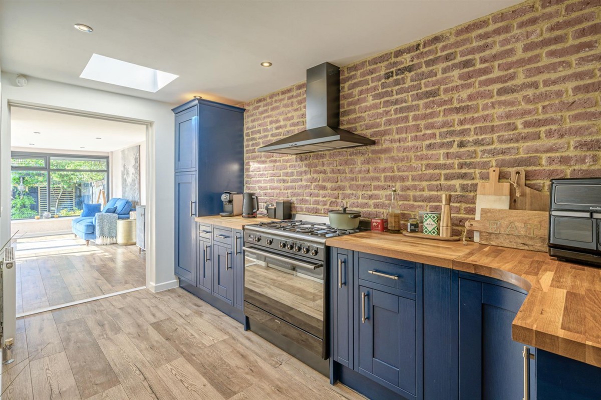 Lawnswood Road, Stourbridge, DY8 5LL