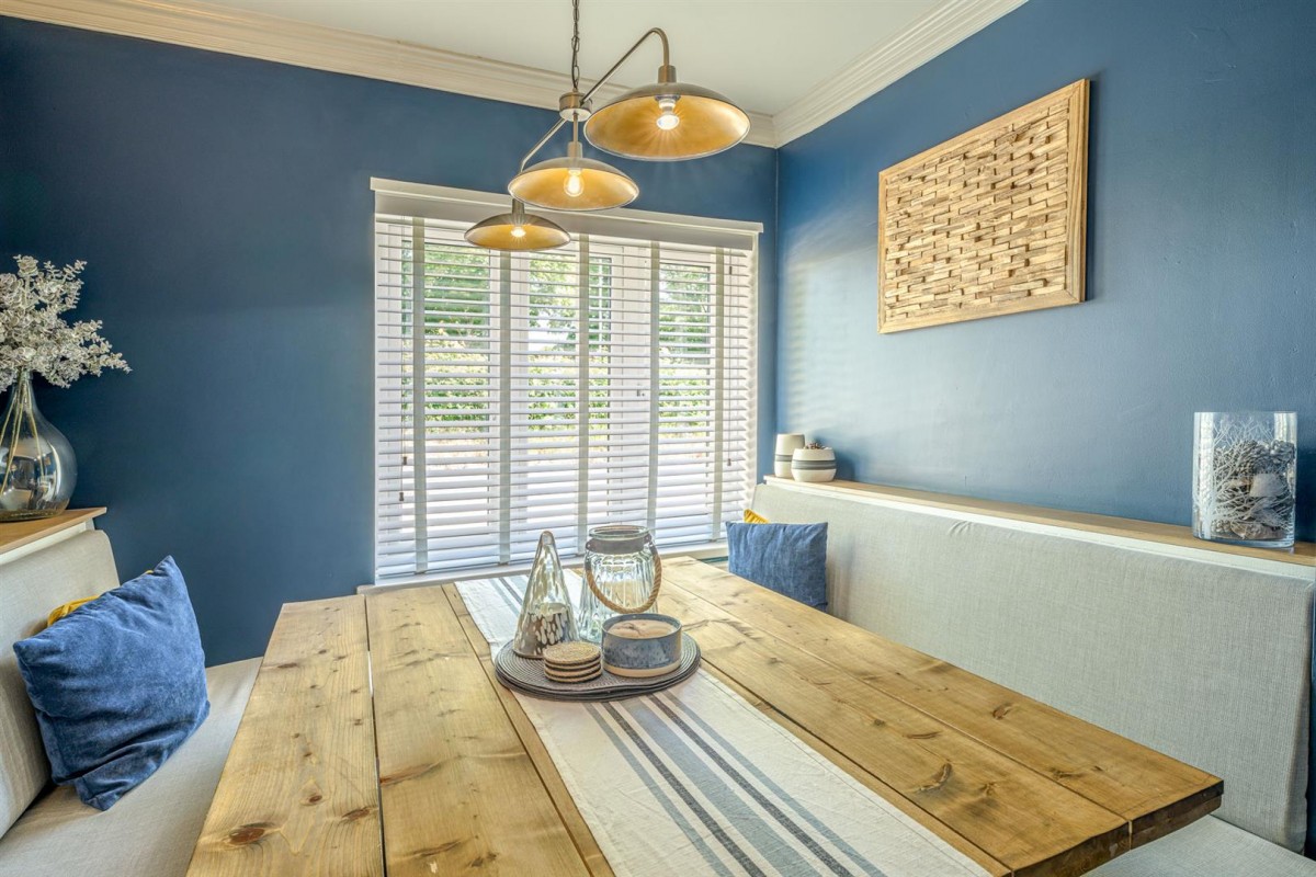 Lawnswood Road, Stourbridge, DY8 5LL