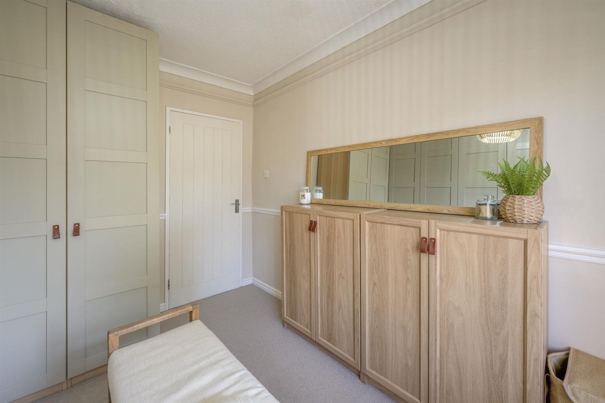 Lawnswood Road, Stourbridge, DY8 5LL