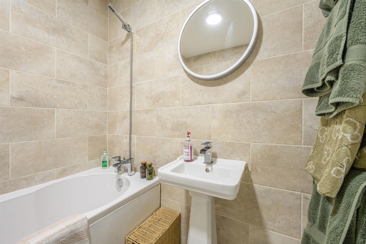 Lawnswood Road, Stourbridge, DY8 5LL