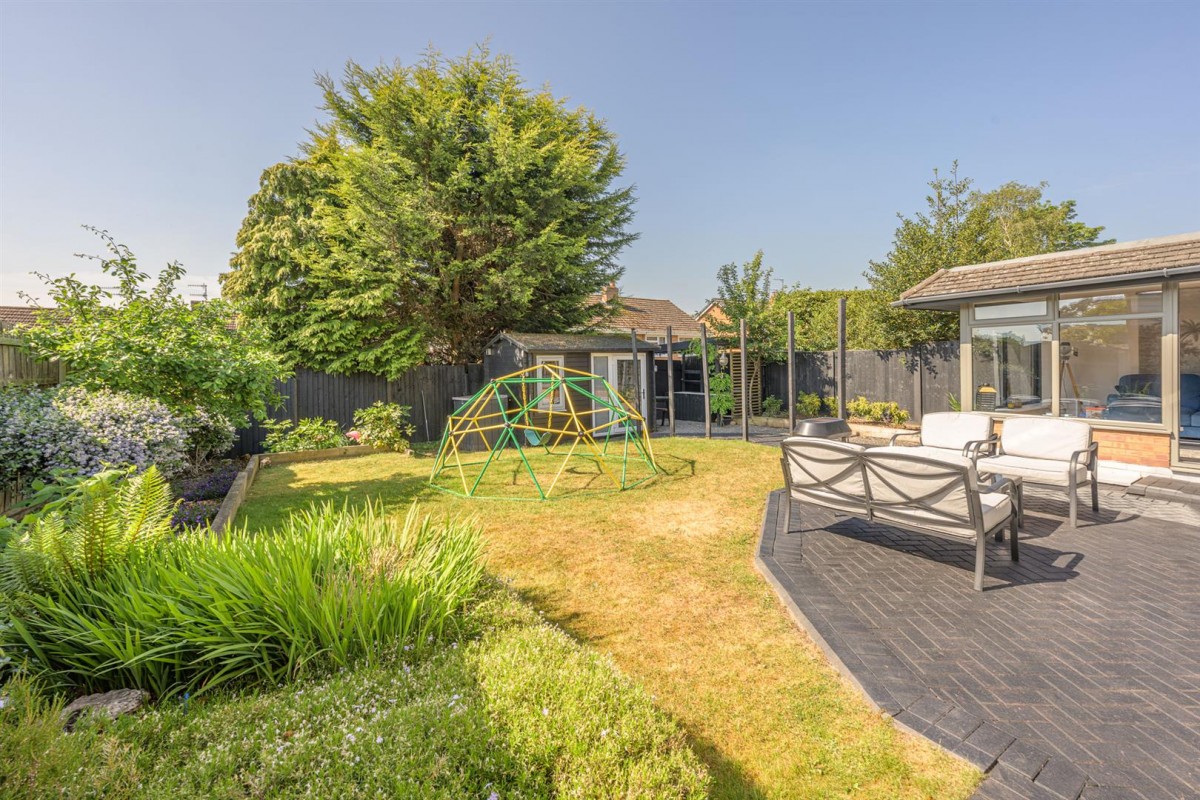 Lawnswood Road, Stourbridge, DY8 5LL