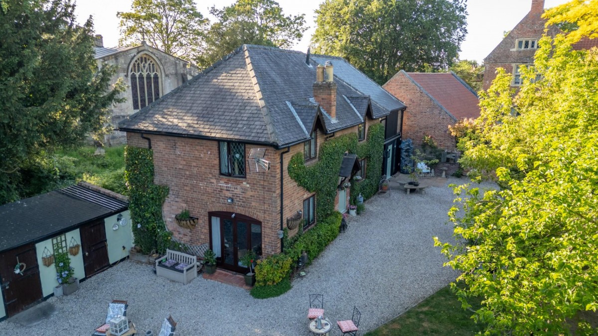 Beckingham Road, Walkeringham, Doncaster, DN10 4HZ