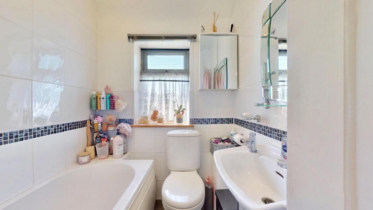 Becontree Avenue, Dagenham, RM8