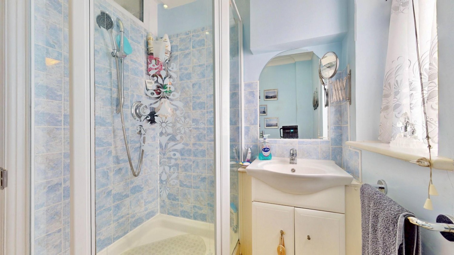 Becontree Avenue, Dagenham, RM8