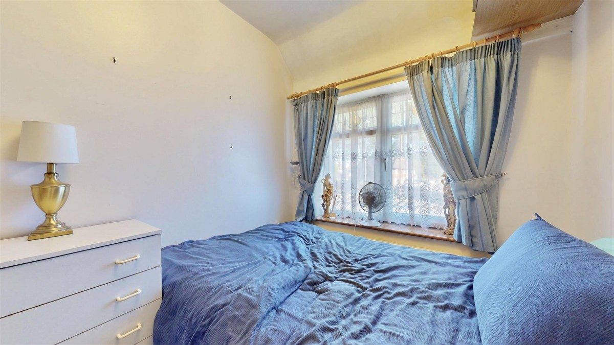 Becontree Avenue, Dagenham, RM8