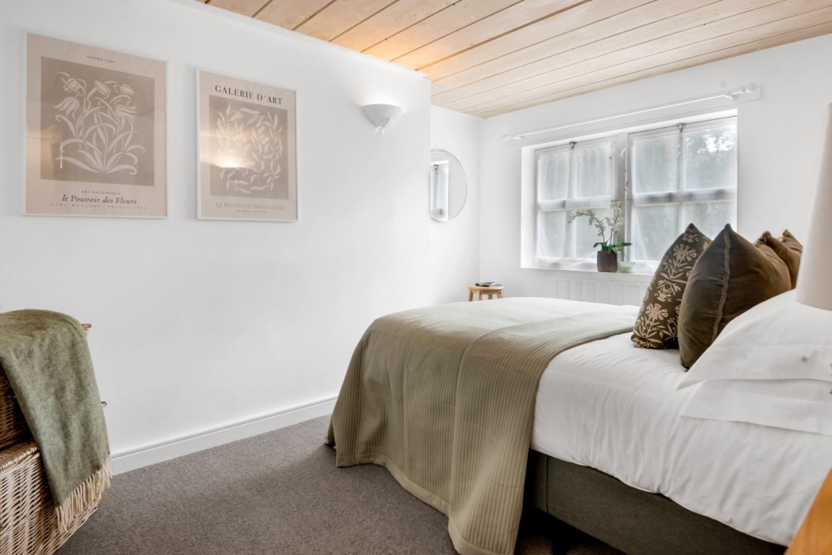 Scholars Place, Oldfield Road, London, N16