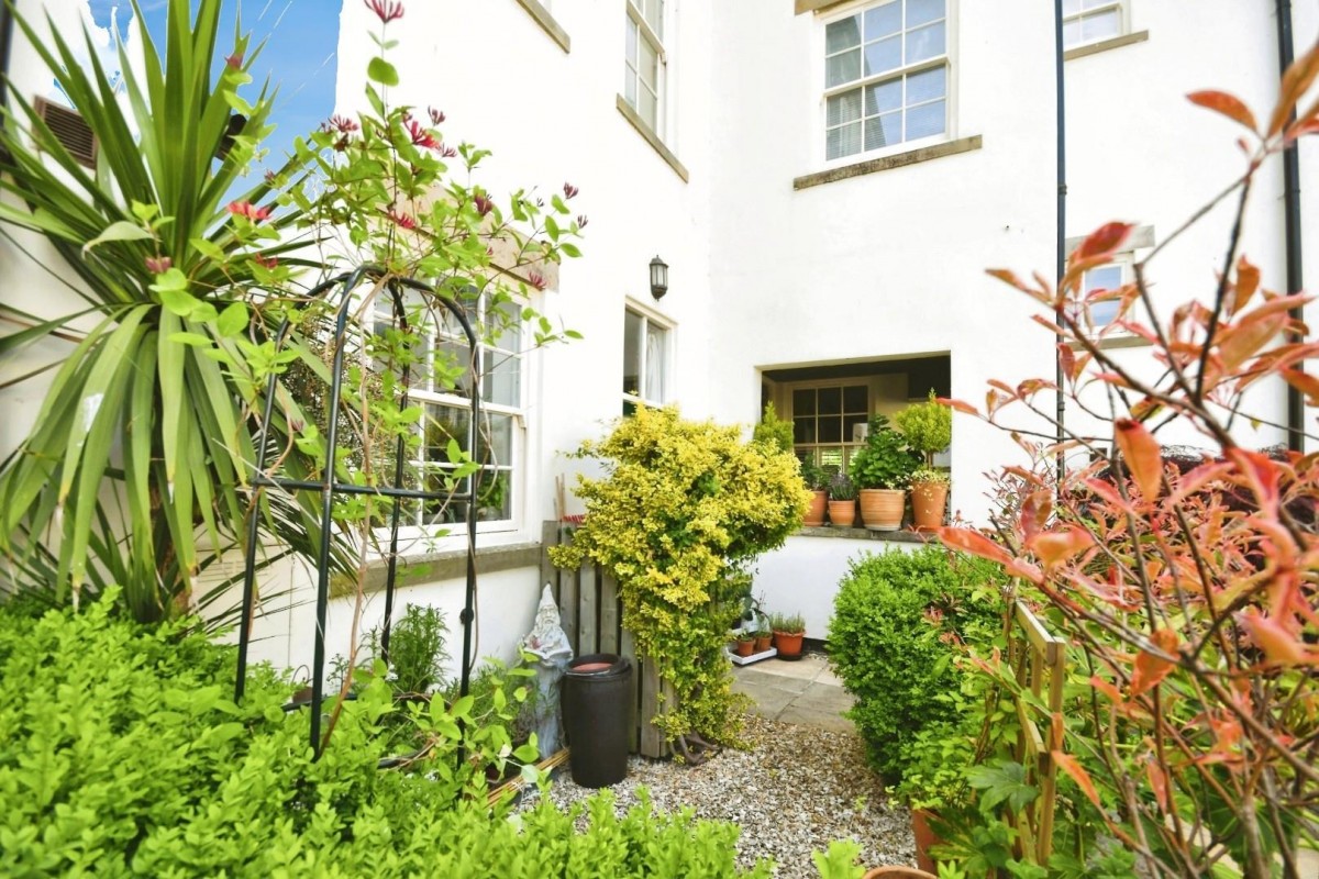 Brearley Hall, Woodmere Drive, Old Whittington, Chesterfield, S41 9TA