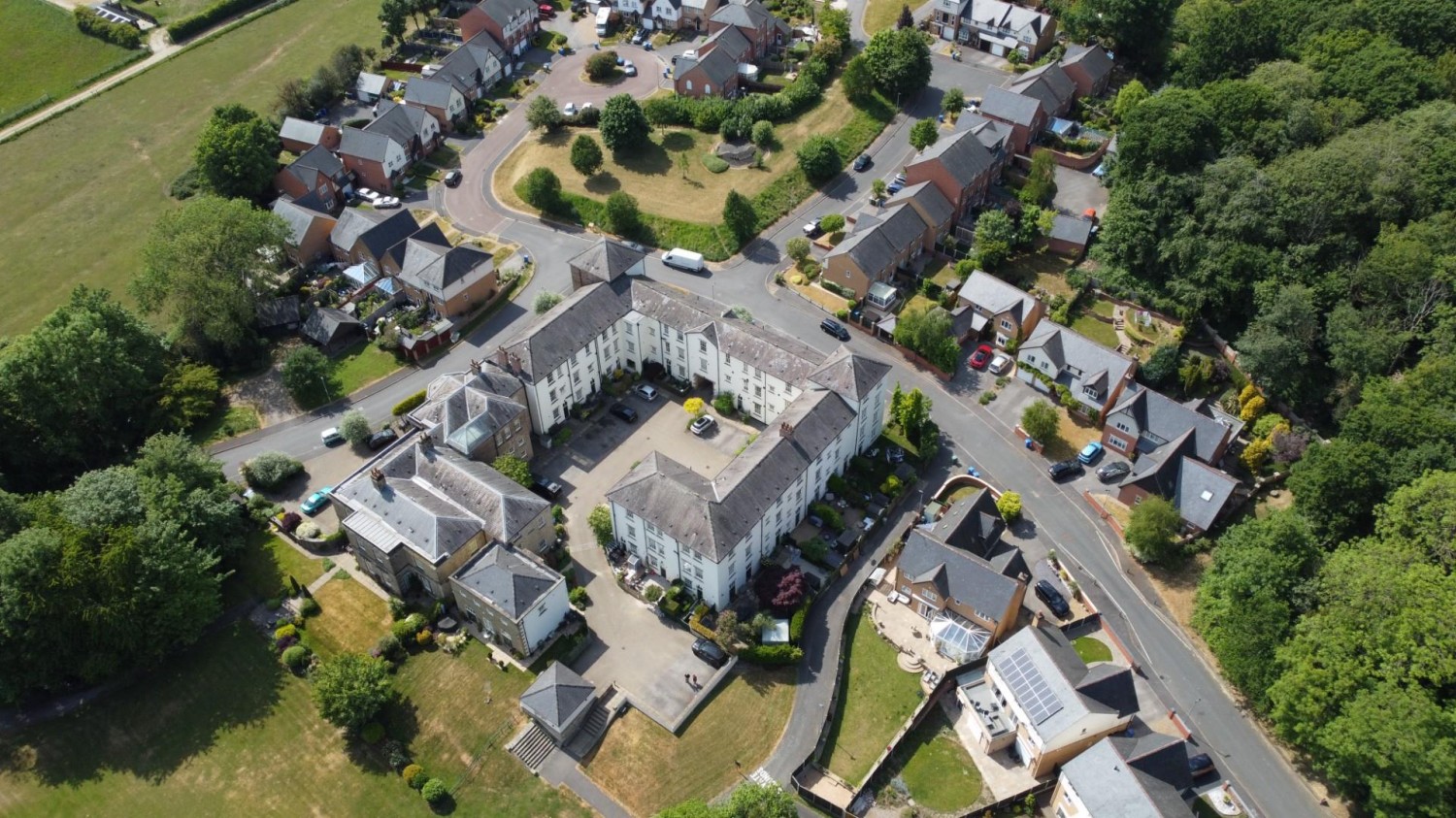 Brearley Hall, Woodmere Drive, Old Whittington, Chesterfield, S41 9TA