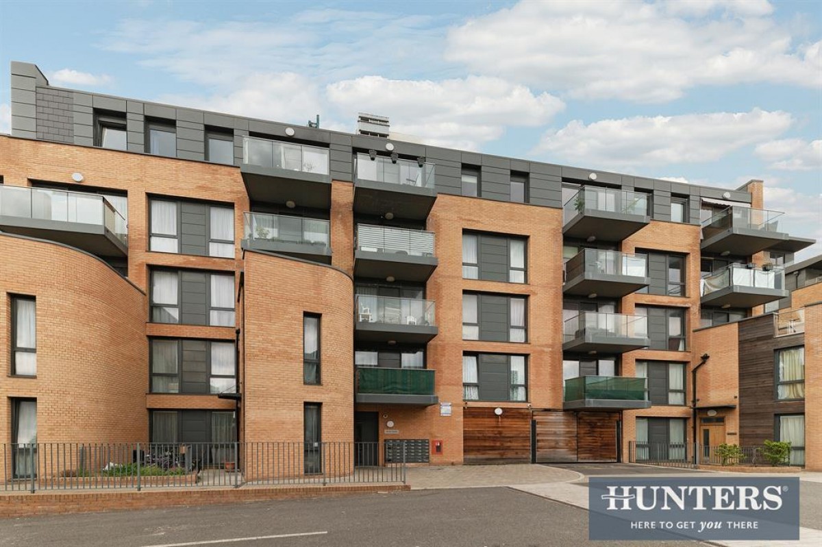 Baltic Avenue, Brentford, TW8
