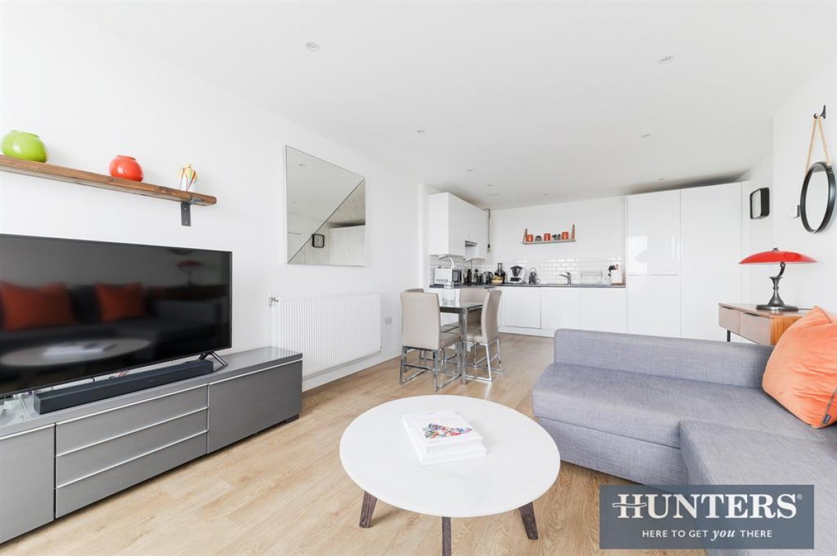 Baltic Avenue, Brentford, TW8