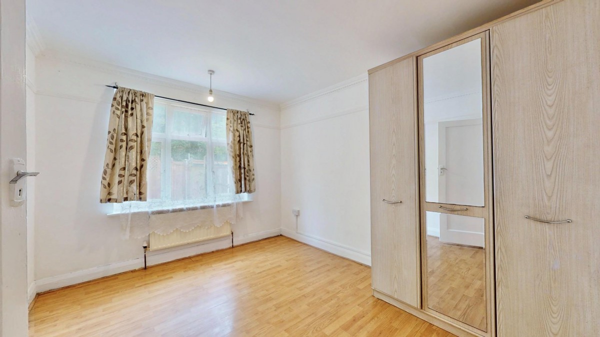 Mill Lane, Chadwell Heath, RM6 6TU