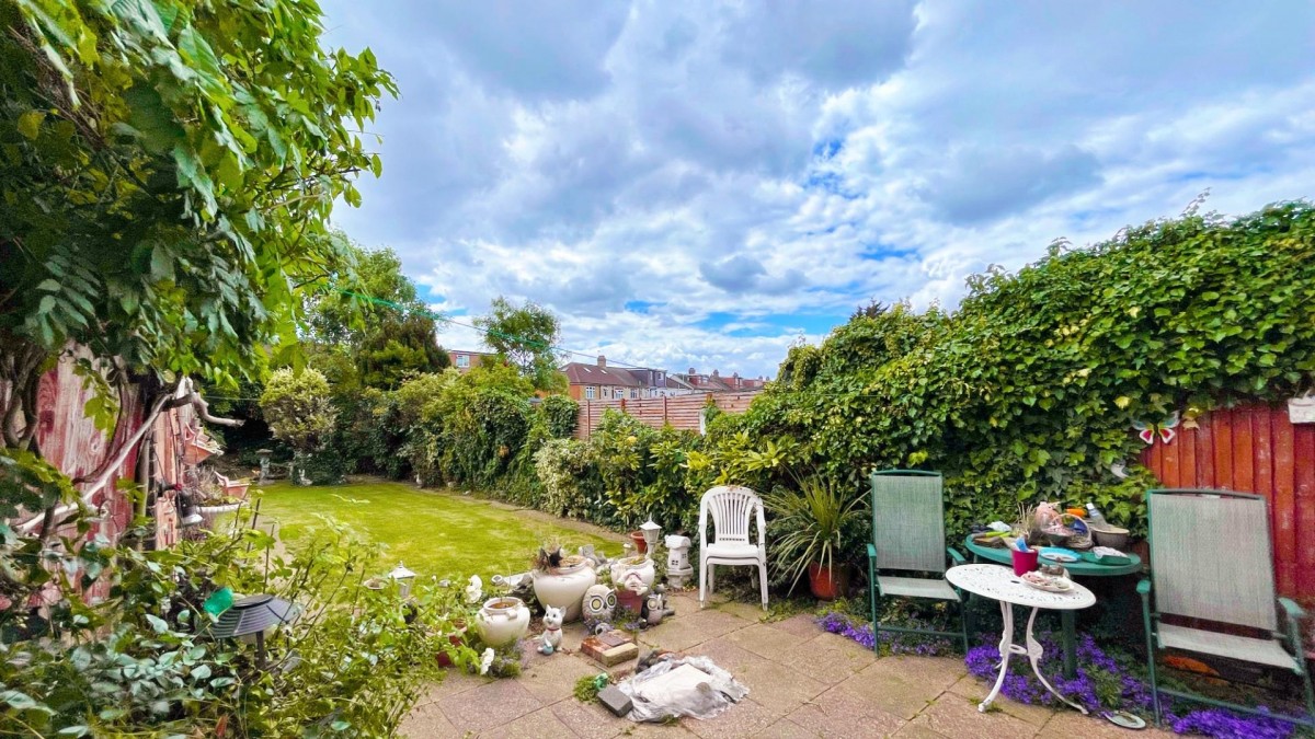 Warren Terrace, Eastern Avenue West, Chadwell Heath