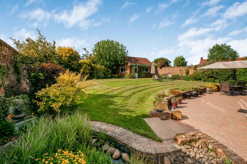 8 Harewood, Beverley, HU17 7EF