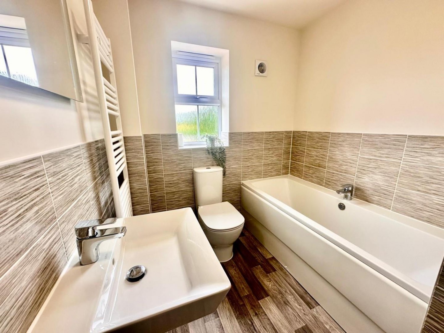 Lucas Place, Tamworth