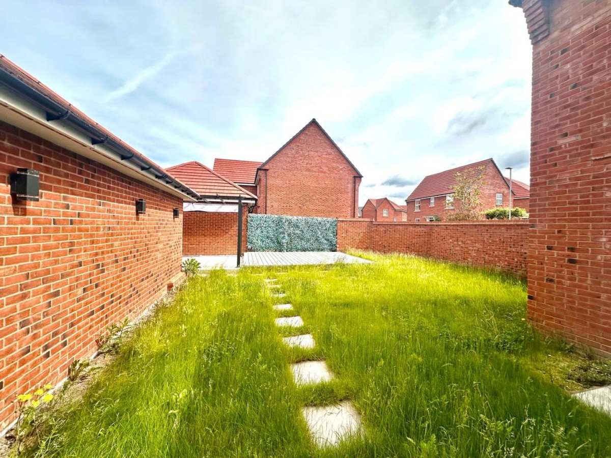 Lucas Place, Tamworth