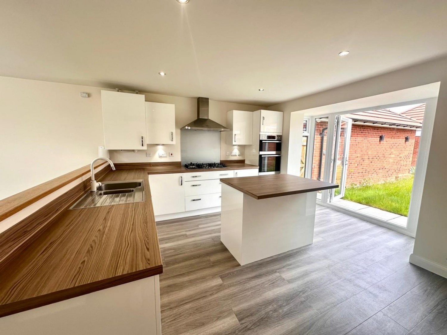 Lucas Place, Tamworth