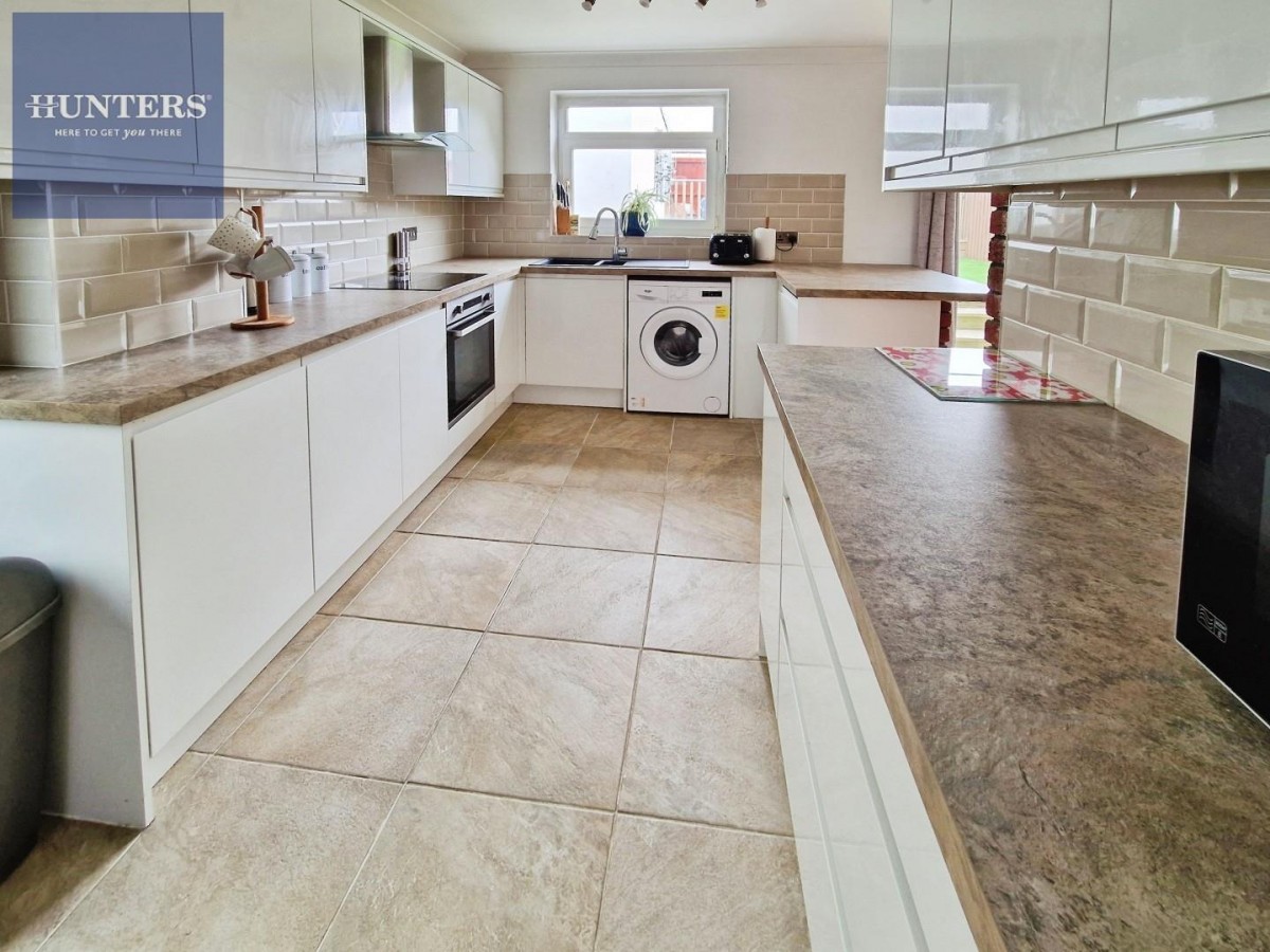 Eleanor Close, Pencoed, Bridgend, cf35 6rd