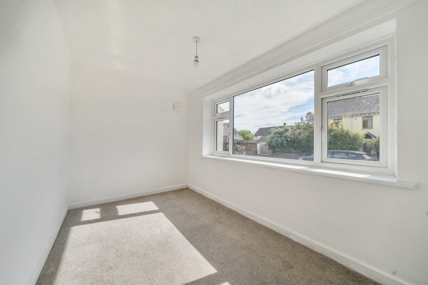 Glaston Road, Street