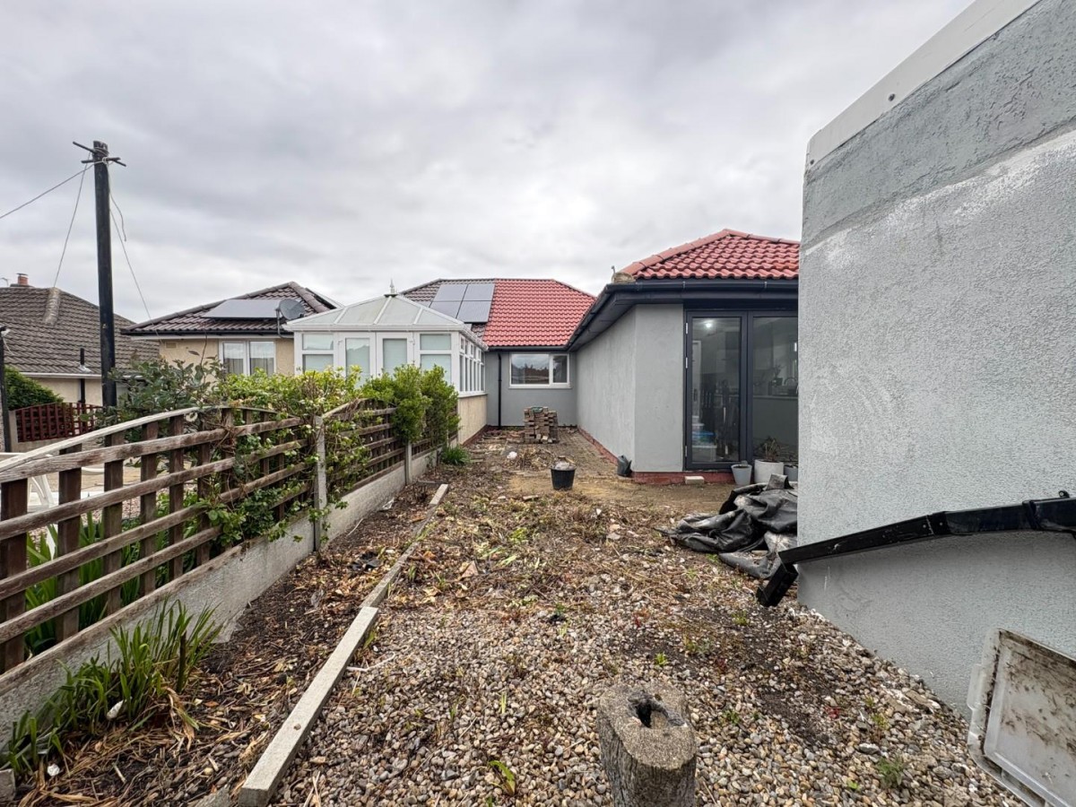 Lawrence Crescent, Heckmondwike