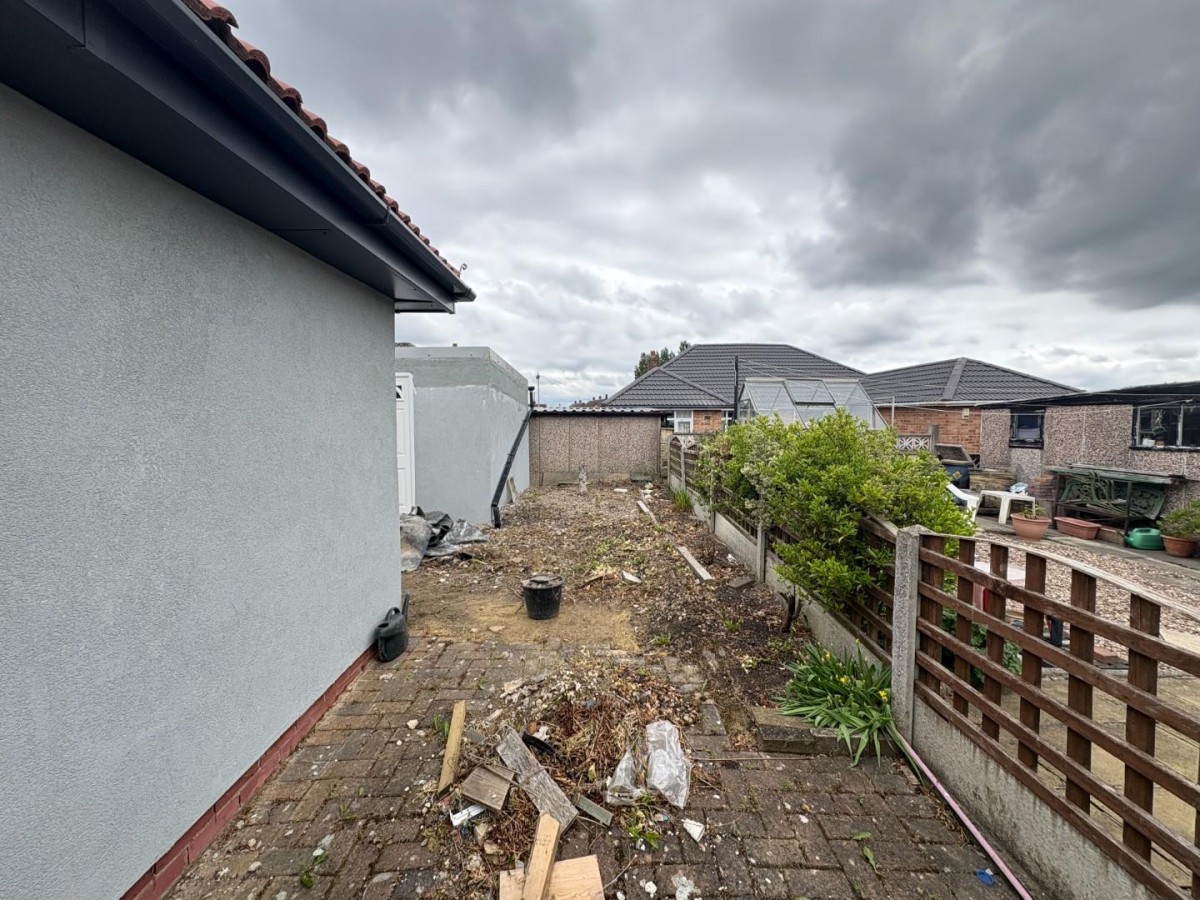 Lawrence Crescent, Heckmondwike