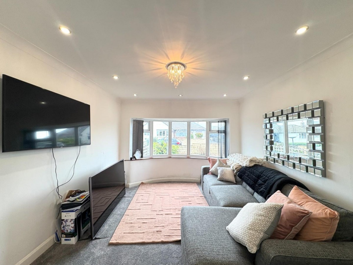 Lawrence Crescent, Heckmondwike