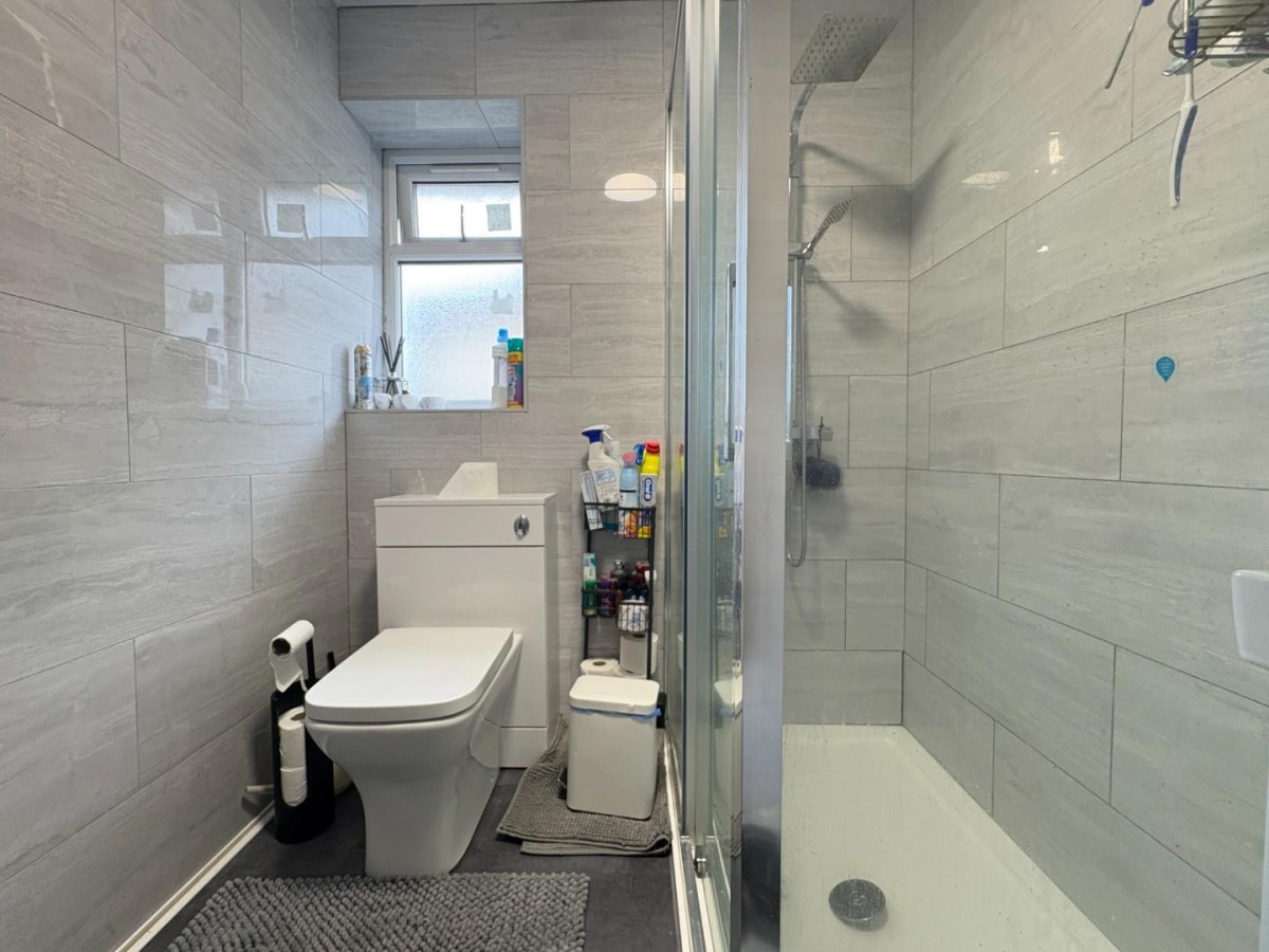 Lawrence Crescent, Heckmondwike