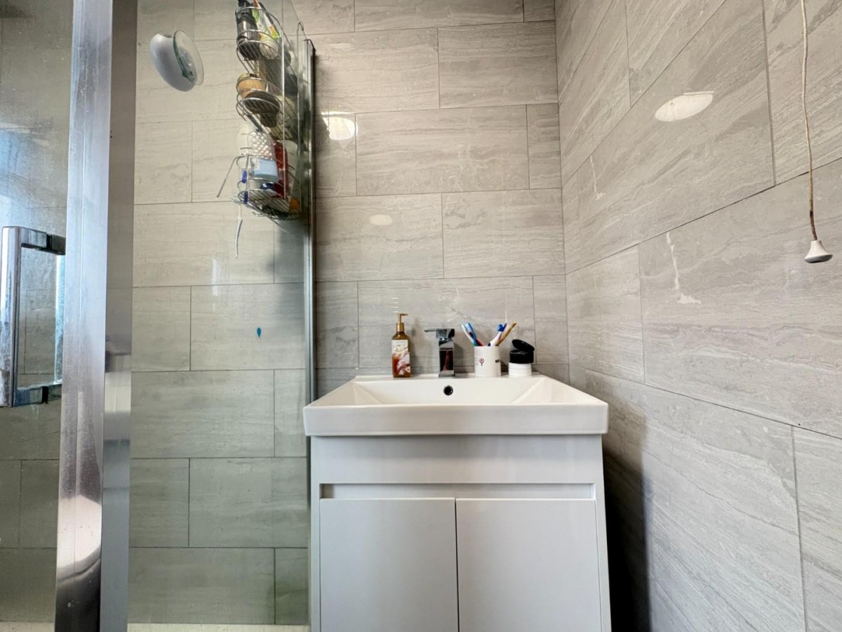 Lawrence Crescent, Heckmondwike