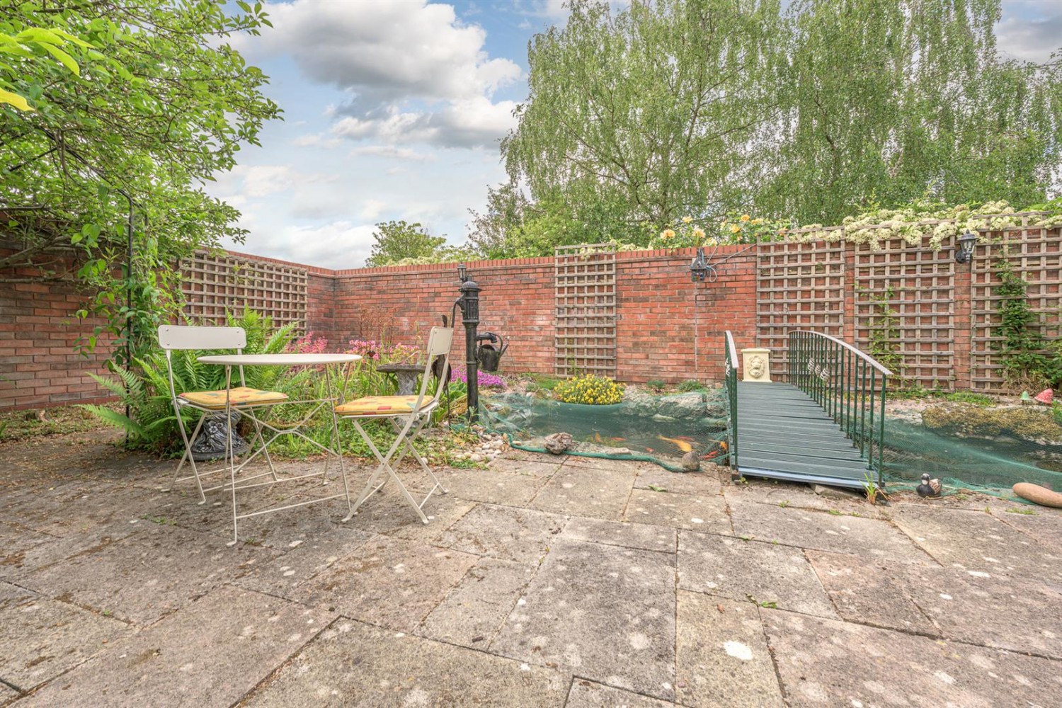 Wollescote Road, Pedmore, Stourbridge, DY9 7JS