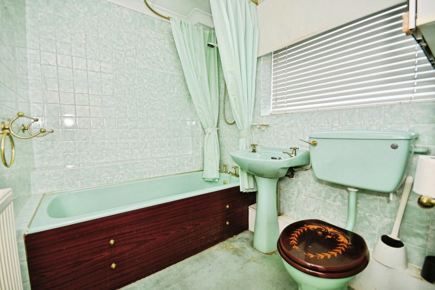 Moorland View Road, Walton, Chesterfield, S40 3DF