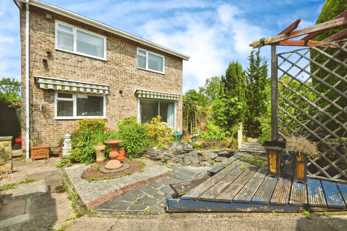 Moorland View Road, Walton, Chesterfield, S40 3DF