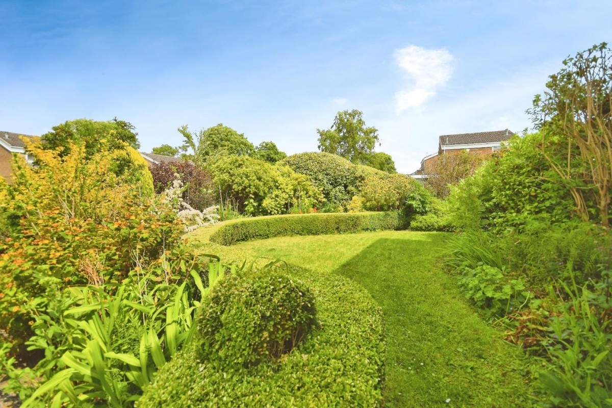 Moorland View Road, Walton, Chesterfield, S40 3DF